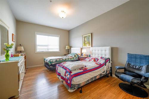 302-3010 35 Street, Vernon, BC - Indoor Photo Showing Bedroom