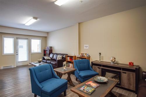 302-3010 35 Street, Vernon, BC - Indoor