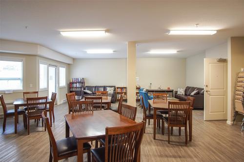 302-3010 35 Street, Vernon, BC - Indoor Photo Showing Dining Room