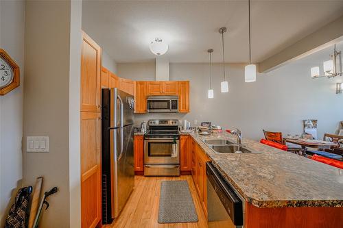 302-3010 35 Street, Vernon, BC - Indoor Photo Showing Kitchen With Double Sink