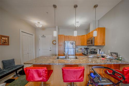 302-3010 35 Street, Vernon, BC - Indoor Photo Showing Kitchen With Double Sink