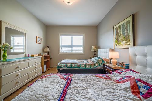 302-3010 35 Street, Vernon, BC - Indoor Photo Showing Bedroom