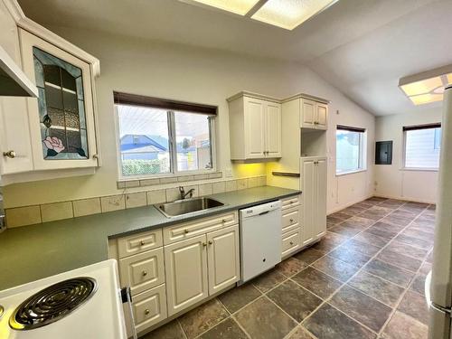 140 Vermilion Avenue, Princeton, BC - Indoor Photo Showing Kitchen