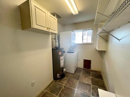 140 Vermilion Avenue, Princeton, BC - Indoor Photo Showing Laundry Room