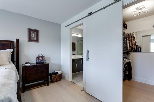 309-1385 Bertram Street, Kelowna, BC - Indoor Photo Showing Bedroom