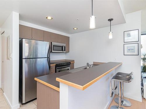 802-732 Cormorant St, Victoria, BC - Indoor Photo Showing Kitchen With Stainless Steel Kitchen