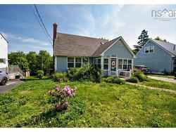 28 Murray Hill Drive  Dartmouth, NS B2Y 3A8