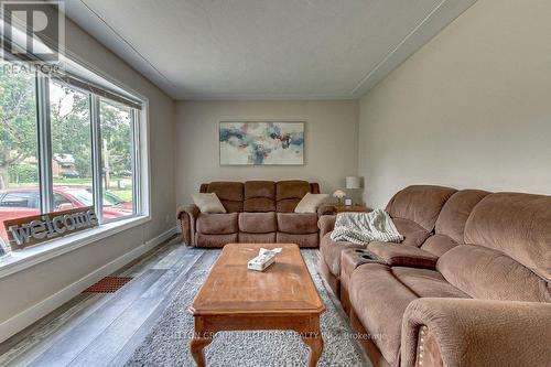 1869 Herbert Avenue, London, ON - Indoor Photo Showing Living Room