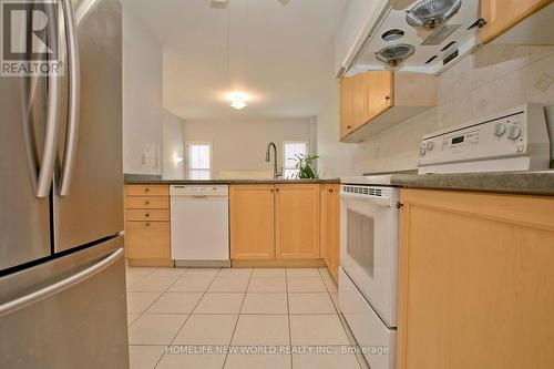 6 Idyllwood Avenue, Richmond Hill (Westbrook), ON - Indoor Photo Showing Kitchen