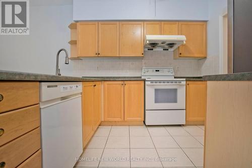 6 Idyllwood Avenue, Richmond Hill (Westbrook), ON - Indoor Photo Showing Kitchen