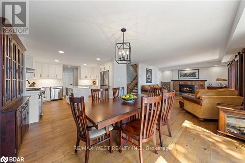 38 Willow Drive, Tiny, ON - Indoor Photo Showing Dining Room