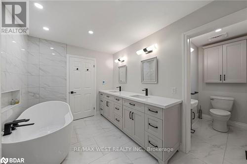 38 Willow Drive, Tiny, ON - Indoor Photo Showing Bathroom