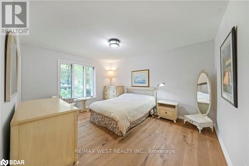 38 Willow Drive, Tiny, ON - Indoor Photo Showing Bedroom