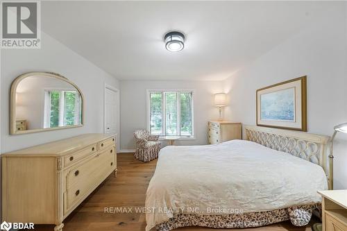 38 Willow Drive, Tiny, ON - Indoor Photo Showing Bedroom