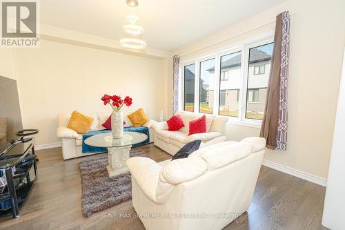 12 Ladd Avenue, Brantford, ON - Indoor Photo Showing Living Room