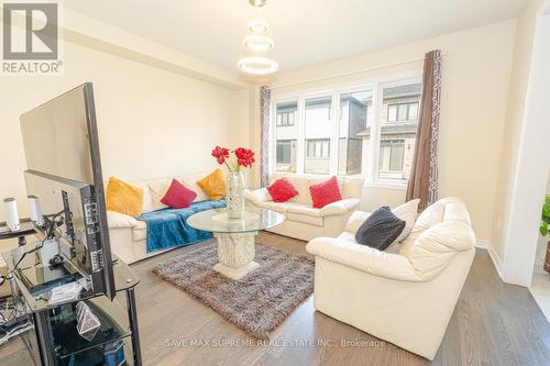 12 Ladd Avenue, Brantford, ON - Indoor Photo Showing Living Room