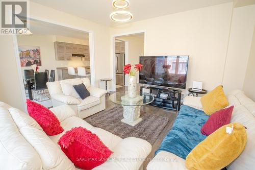 12 Ladd Avenue, Brantford, ON - Indoor Photo Showing Living Room