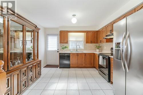 63 Hillgarden Drive, Hamilton, ON - Indoor Photo Showing Kitchen