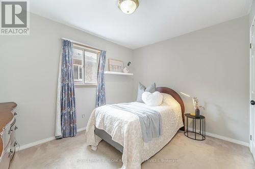 63 Hillgarden Drive, Hamilton (Stoney Creek Mountain), ON - Indoor Photo Showing Bedroom