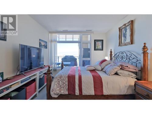 3301 Skaha Lake Road Unit# 801, Penticton, BC - Indoor Photo Showing Bedroom