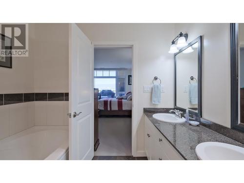 3301 Skaha Lake Road Unit# 801, Penticton, BC - Indoor Photo Showing Bathroom