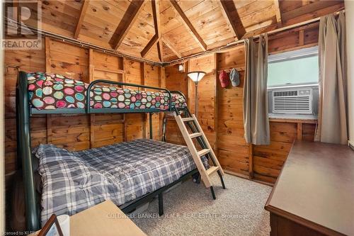 75 Mcguire Beach Road, Kawartha Lakes (Kirkfield), ON - Indoor Photo Showing Bedroom