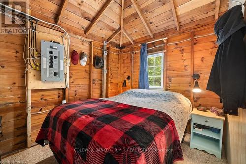 75 Mcguire Beach Road, Kawartha Lakes (Kirkfield), ON - Indoor Photo Showing Bedroom