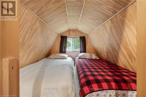 75 Mcguire Beach Road, Kawartha Lakes (Kirkfield), ON - Indoor Photo Showing Bedroom