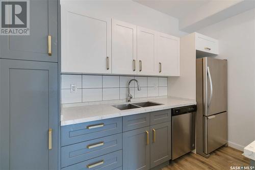 453 L Avenue S, Saskatoon, SK - Indoor Photo Showing Kitchen With Stainless Steel Kitchen With Double Sink