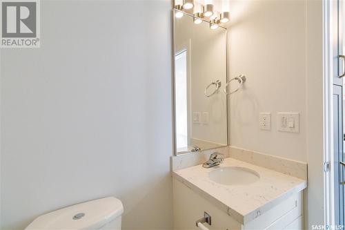 453 L Avenue S, Saskatoon, SK - Indoor Photo Showing Bathroom