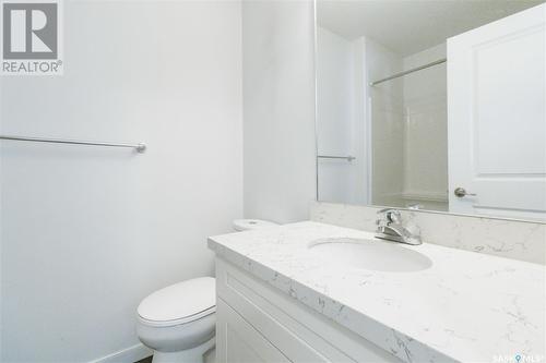 453 L Avenue S, Saskatoon, SK - Indoor Photo Showing Bathroom