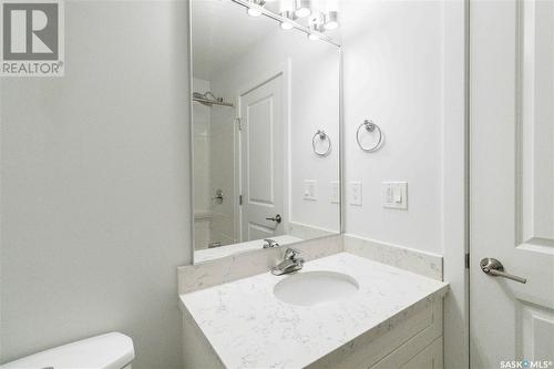 453 L Avenue S, Saskatoon, SK - Indoor Photo Showing Bathroom