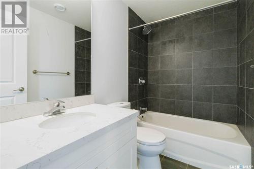 453 L Avenue S, Saskatoon, SK - Indoor Photo Showing Bathroom