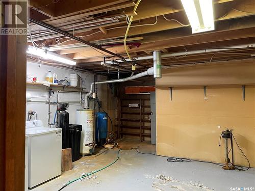 390 Qu'Appelle Street, Tugaske, SK - Indoor Photo Showing Garage