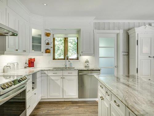 Kitchen - 20 Av. Vital, Saint-Sauveur, QC - Indoor Photo Showing Kitchen With Upgraded Kitchen