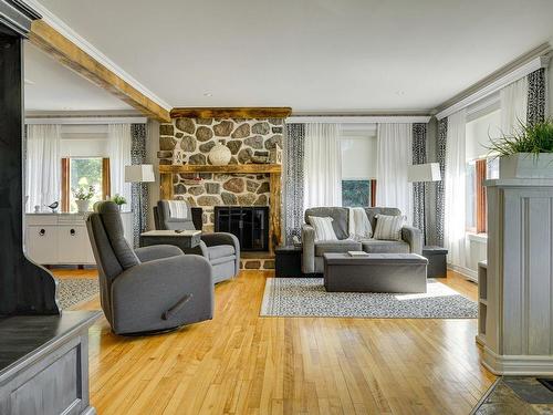 Living room - 20 Av. Vital, Saint-Sauveur, QC - Indoor Photo Showing Living Room With Fireplace