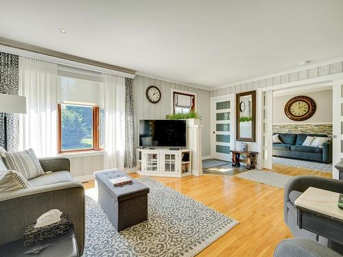 Living room - 20 Av. Vital, Saint-Sauveur, QC - Indoor Photo Showing Living Room