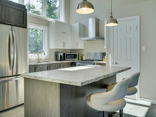 Cuisine - 2174 Ch. Du Golf, Sainte-Lucie-Des-Laurentides, QC - Indoor Photo Showing Kitchen With Upgraded Kitchen