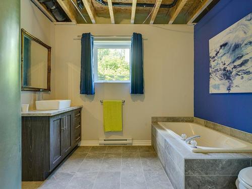 Salle de bains - 2174 Ch. Du Golf, Sainte-Lucie-Des-Laurentides, QC - Indoor Photo Showing Bathroom