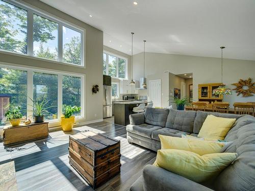 Salon - 2174 Ch. Du Golf, Sainte-Lucie-Des-Laurentides, QC - Indoor Photo Showing Living Room