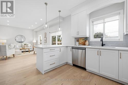 12 - 1290 Old Orchard Avenue, Pickering, ON - Indoor Photo Showing Kitchen With Upgraded Kitchen