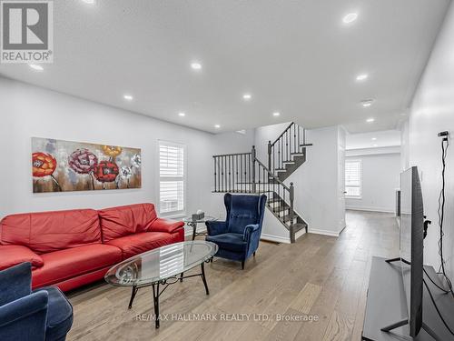 59 Harrongate Place E, Whitby (Taunton North), ON - Indoor Photo Showing Living Room