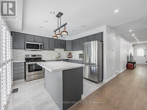 59 Harrongate Place E, Whitby (Taunton North), ON - Indoor Photo Showing Kitchen With Upgraded Kitchen