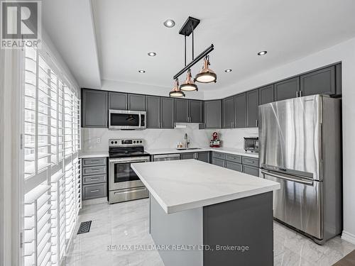 59 Harrongate Place E, Whitby (Taunton North), ON - Indoor Photo Showing Kitchen With Upgraded Kitchen