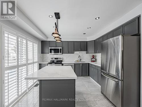 59 Harrongate Place E, Whitby (Taunton North), ON - Indoor Photo Showing Kitchen With Upgraded Kitchen