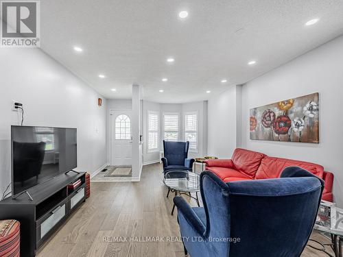 59 Harrongate Place E, Whitby (Taunton North), ON - Indoor Photo Showing Living Room