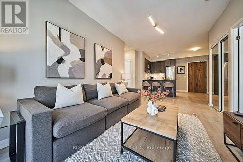 530 - 99 Eagle Rock Way, Vaughan, ON - Indoor Photo Showing Living Room