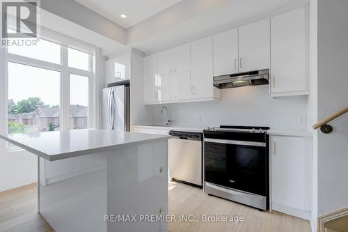 U209 - 9560 Islington Avenue, Vaughan, ON - Indoor Photo Showing Kitchen