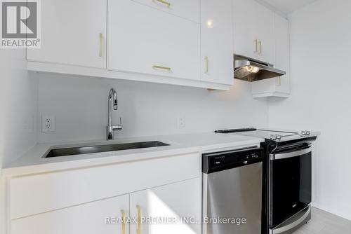 U209 - 9560 Islington Avenue, Vaughan, ON - Indoor Photo Showing Kitchen