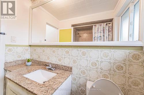 21 Berko Avenue, Hamilton (Lawfield), ON - Indoor Photo Showing Bathroom